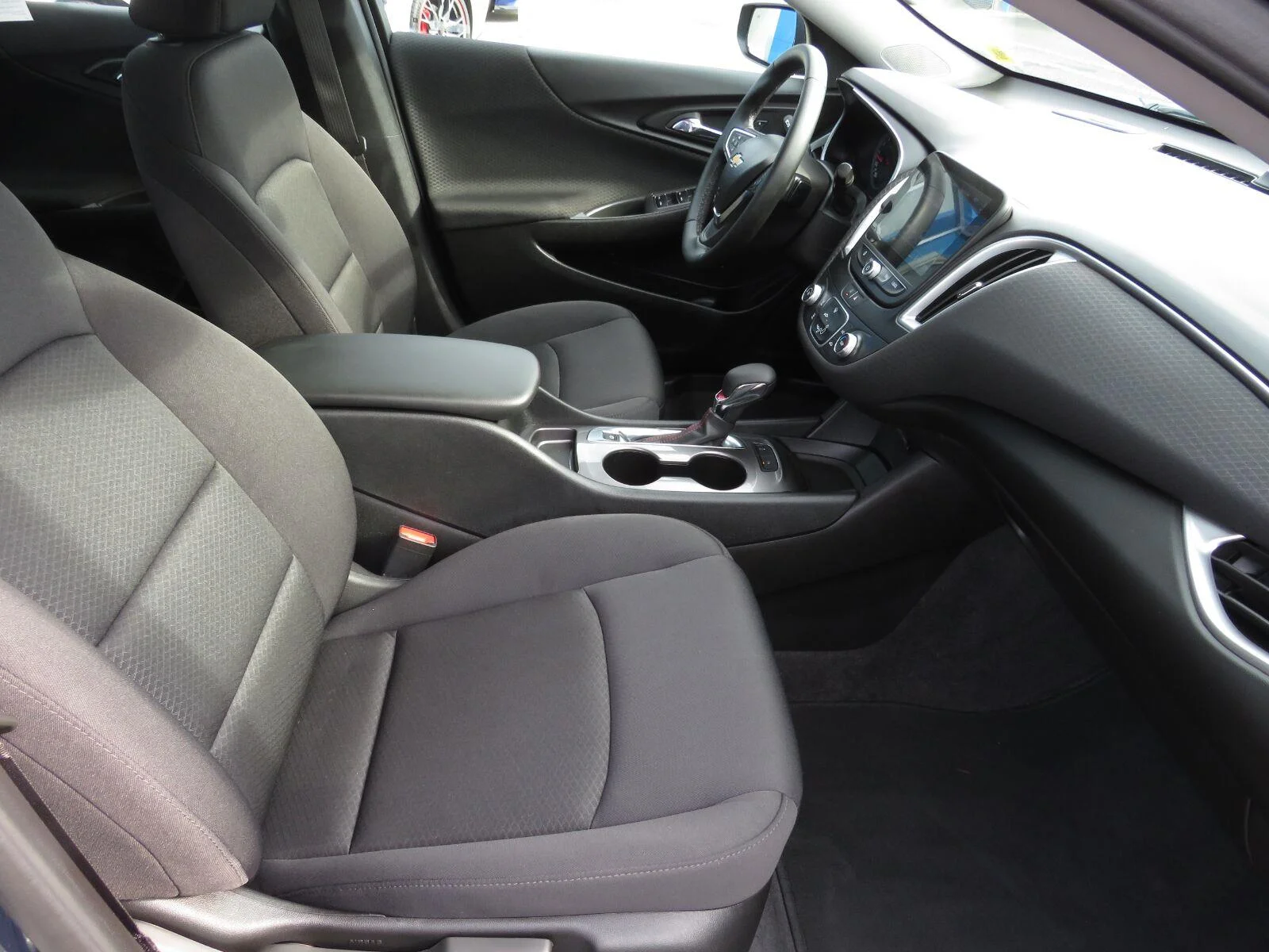 Used 2025 Night Shade Metallic Chevrolet RS image 15