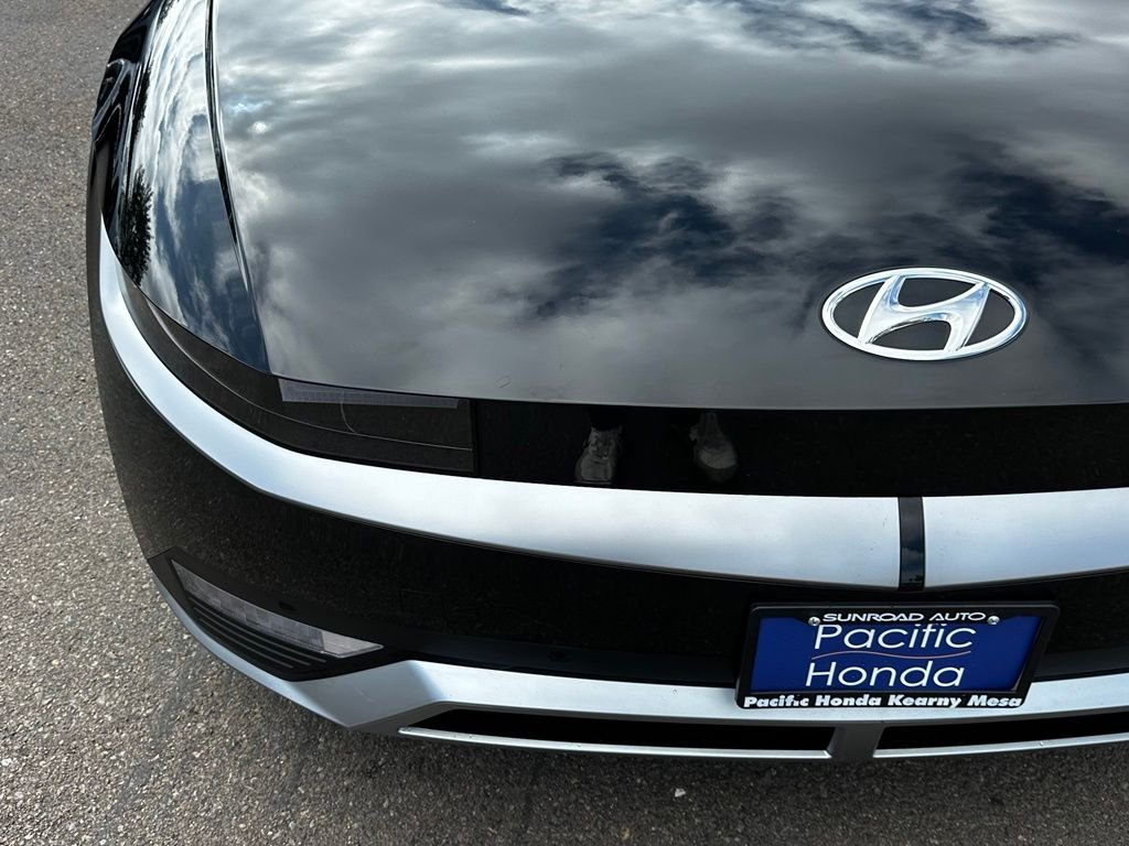 Used 2024 Black Hyundai SEL image 4