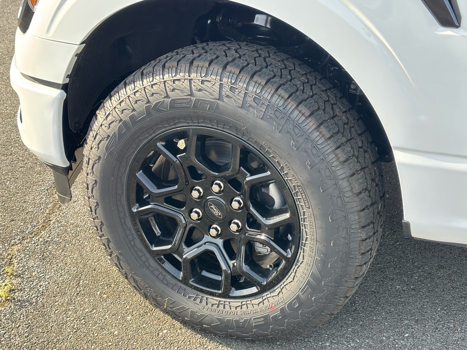 New 2026 Oxford White Ford XLT image 5