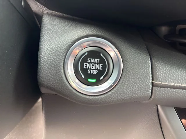 Used 2021 Blue Buick Essence image 21