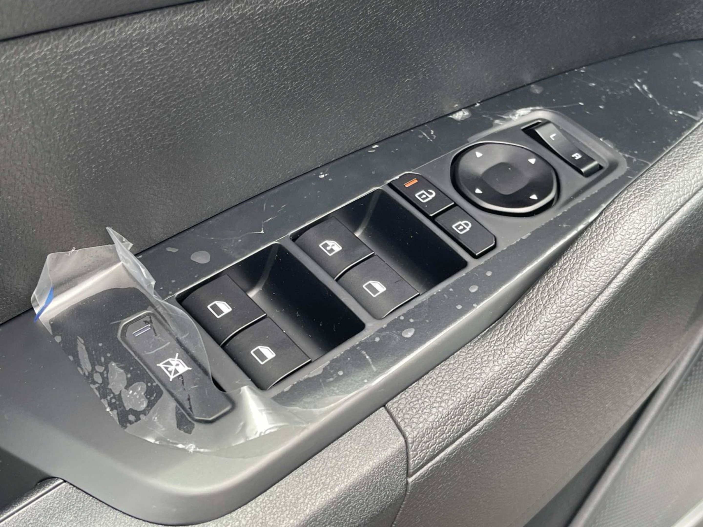 New 2026 Glacial White Pearl Kia LX image 22