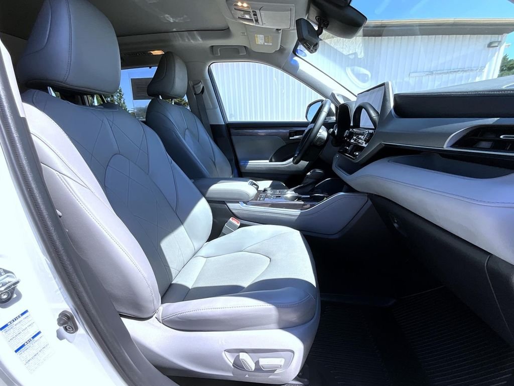 Used 2022 Beige Toyota Platinum image 15