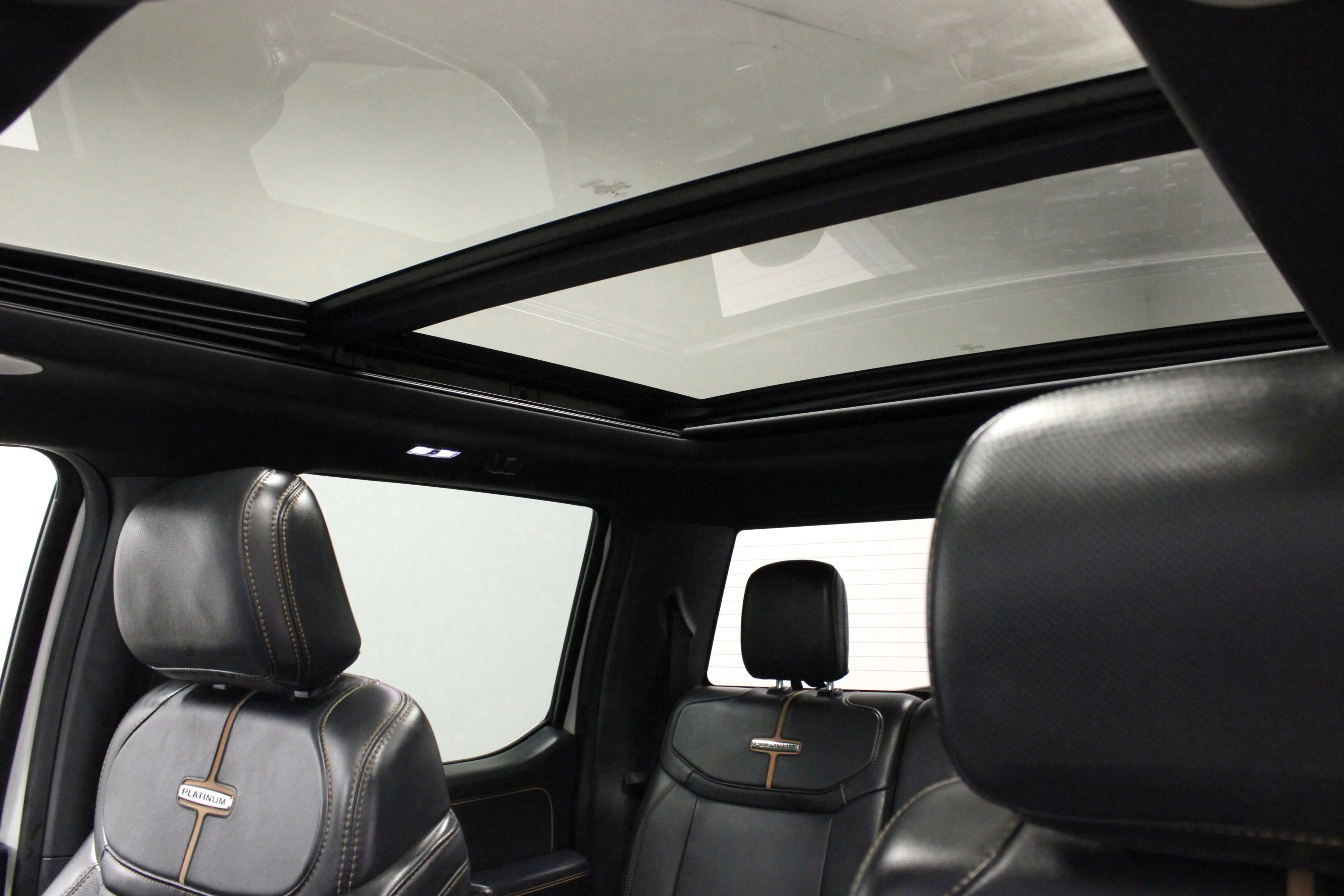 Used 2022 Star White Metallic Tri-Coat Ford Platinum image 10