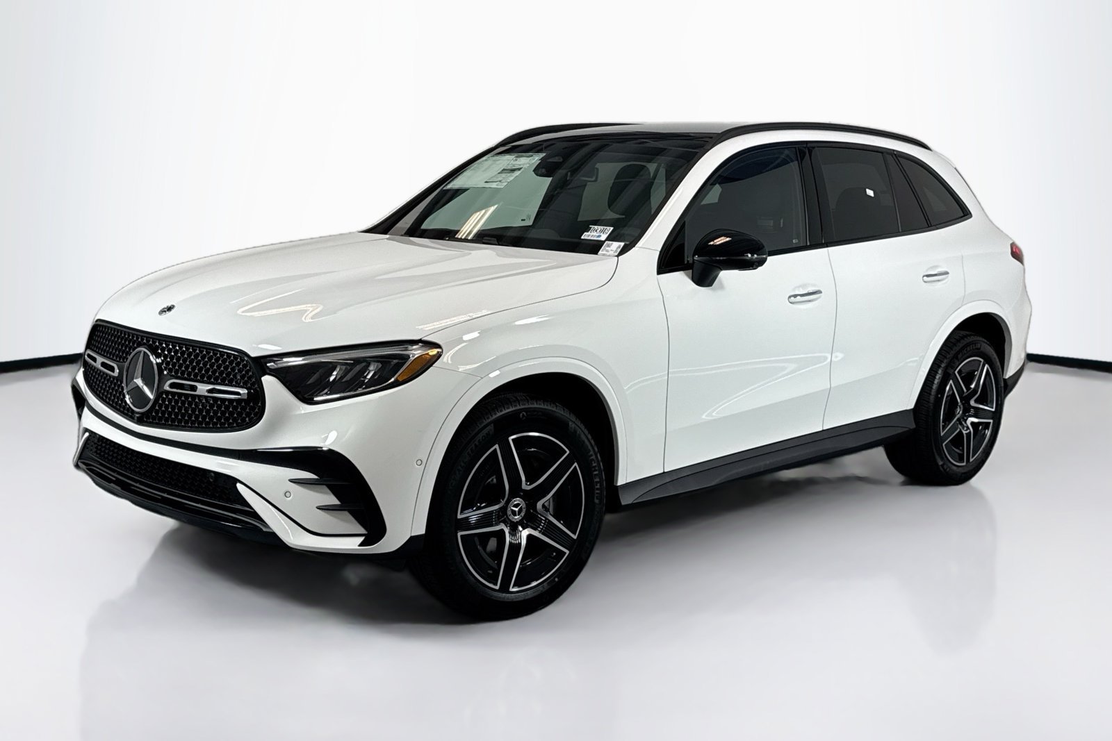 New 2026 Polar White Mercedes-Benz GLC 300 image 1