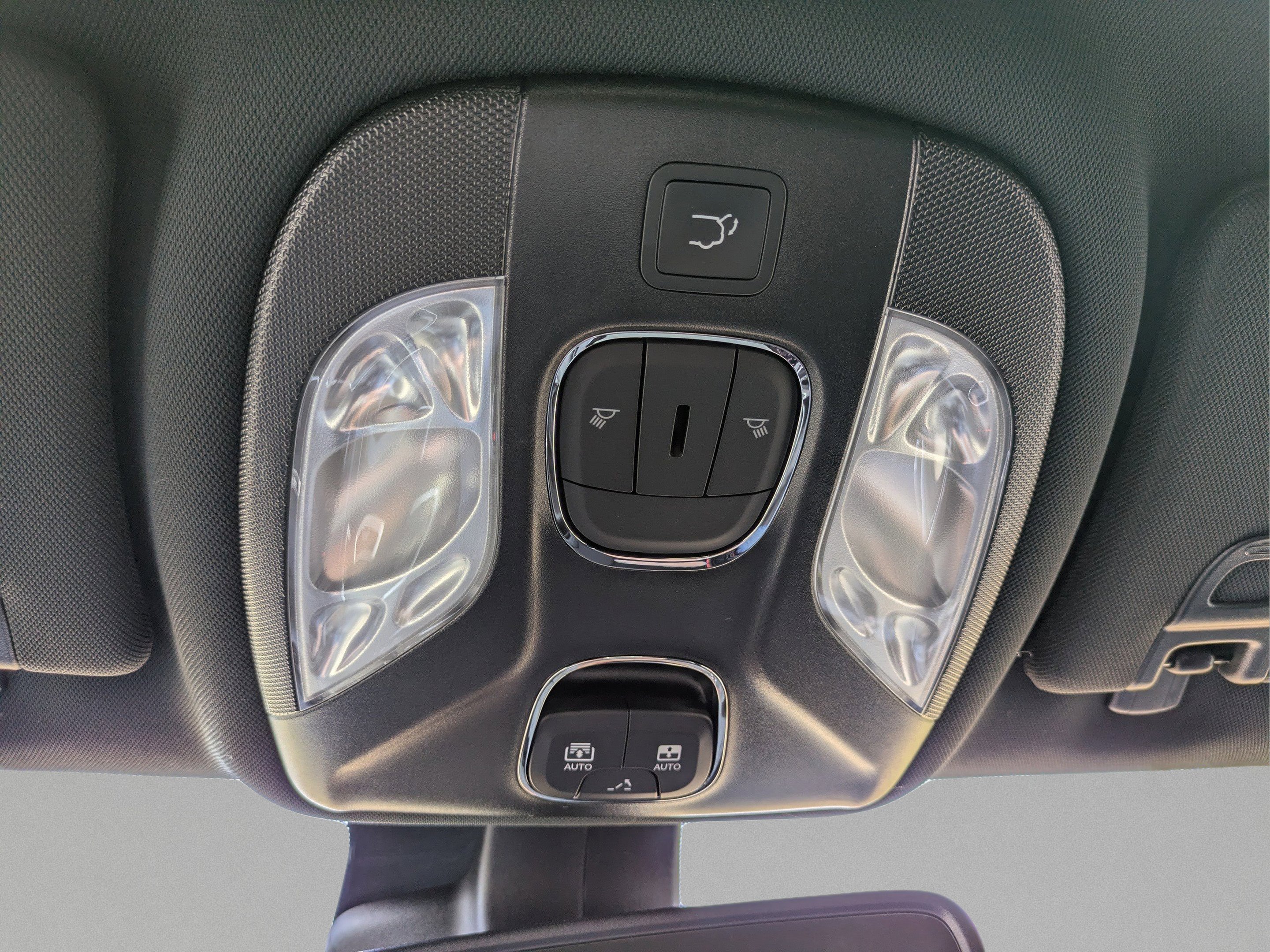 New 2026 Bright White Clearcoat Jeep Latitude Altitude image 24