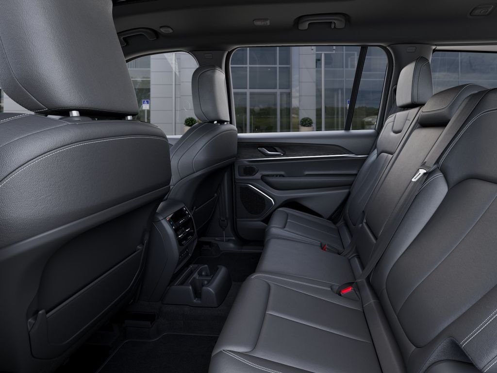 New 2026 Diamond Black Crystal Pearlcoat Jeep Limited image 24