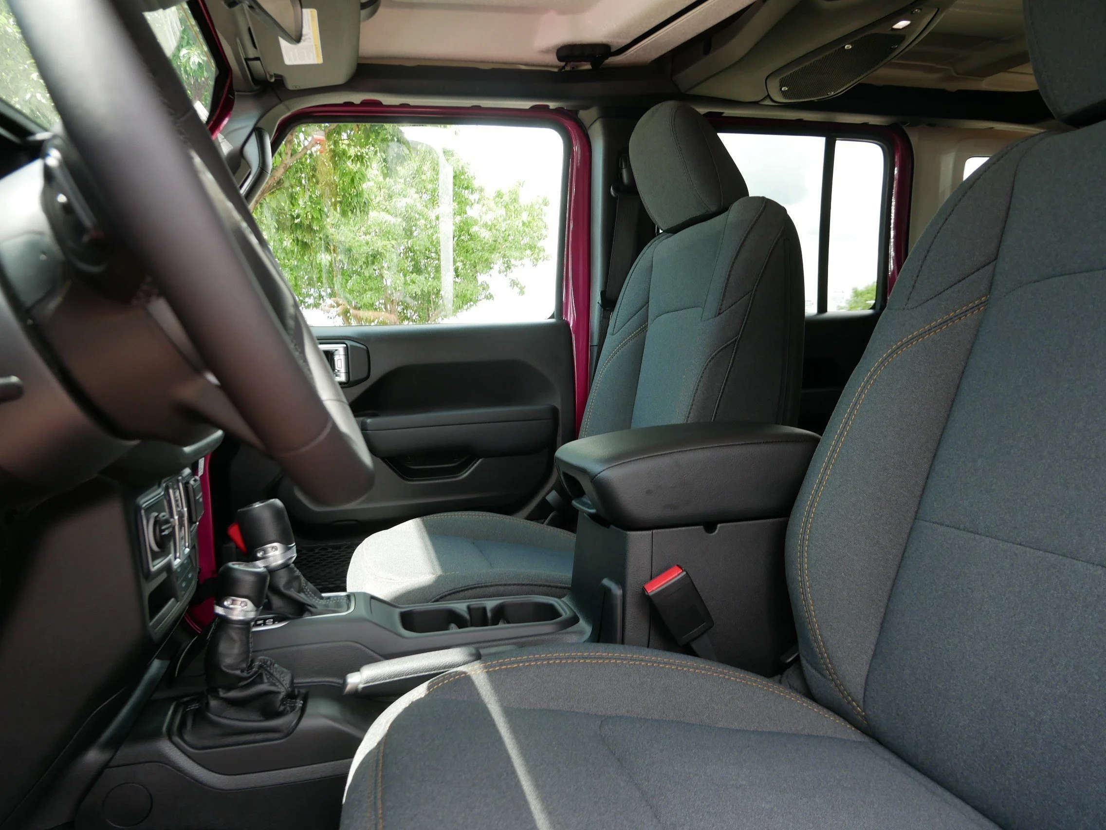 New 2026 Tuscadero Pearl-Coat Exterior Paint Jeep Sport S image 9
