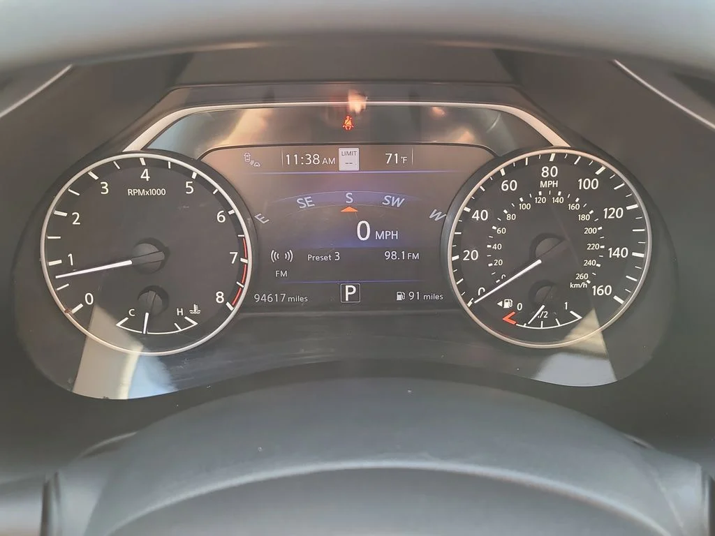 Used 2023 Blue Nissan Platinum image 6
