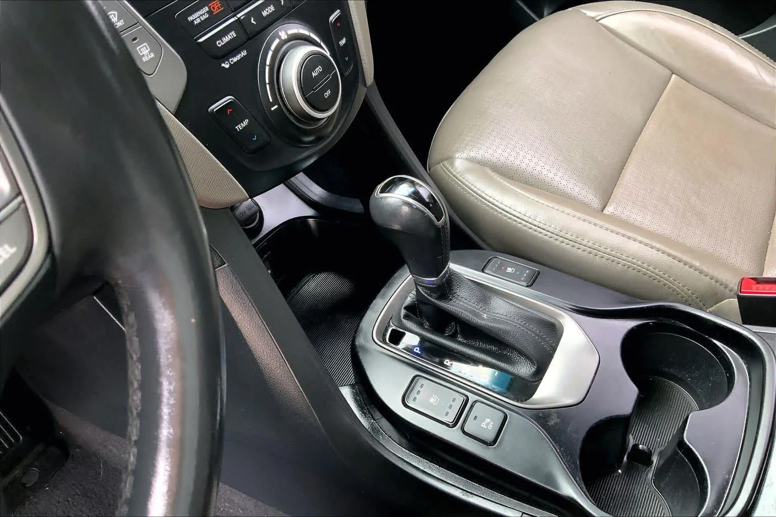 Used 2016 Sparkling Silver Hyundai  image 17