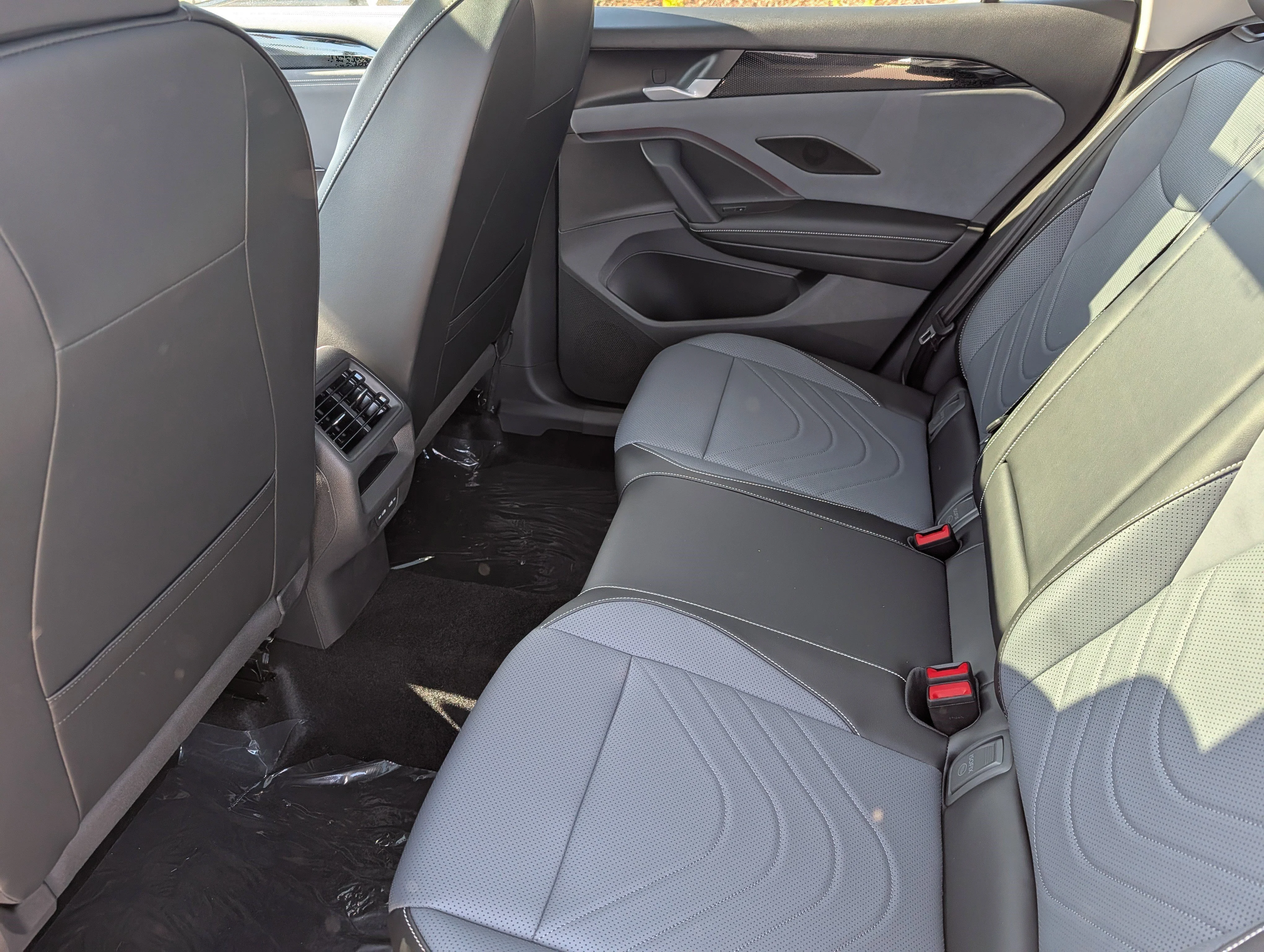 New 2026 Platinum Gray Metallic Volkswagen SE image 7