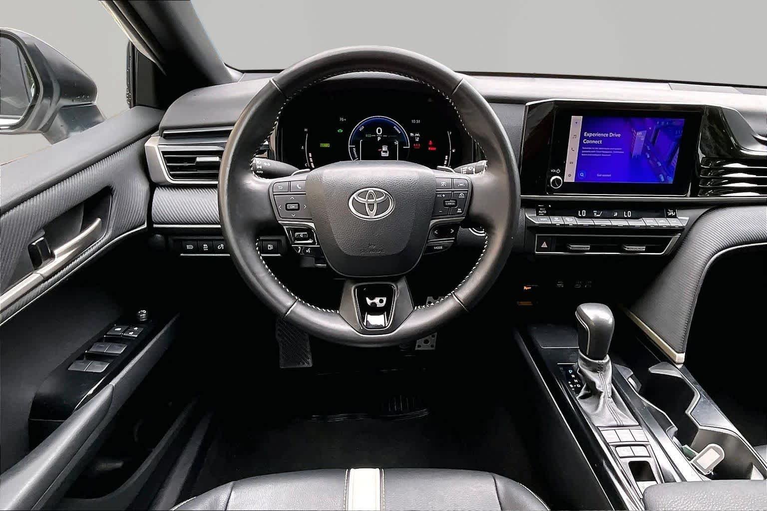 Used 2025 Ice Cap Toyota SE image 6