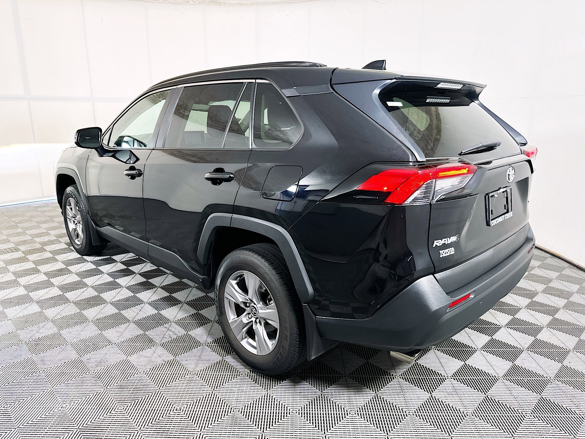 Used 2025 Midnight Black Metallic Toyota XLE image 5