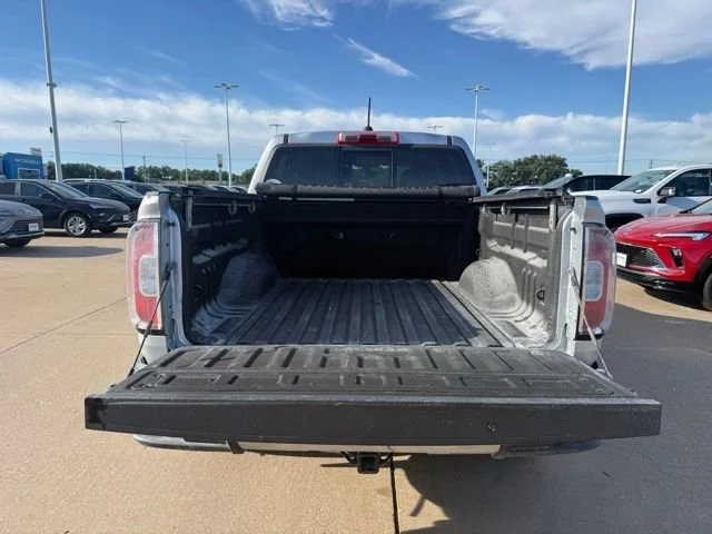 Used 2018 QUICKSILVER METALLIC GMC 2WD SLE image 5