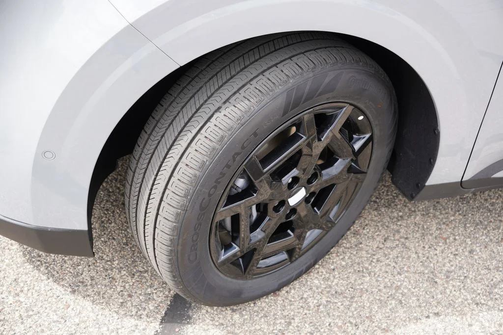 New 2027 Ceramic Silver Kia SX image 9