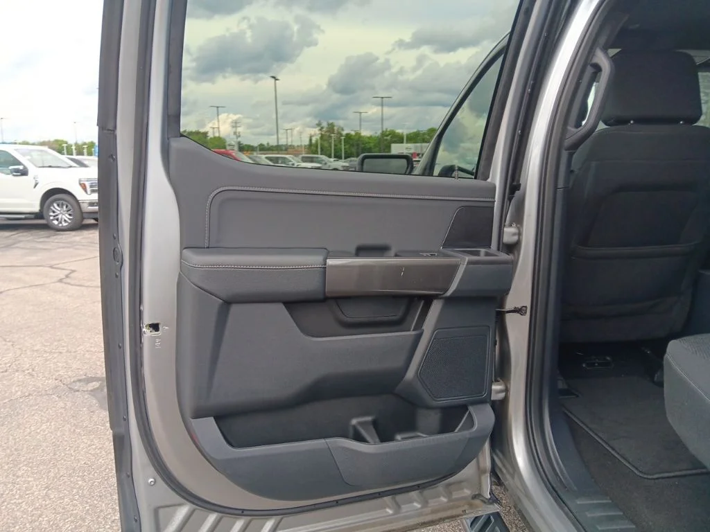 Used 2023 Iconic Silver Metallic Ford XLT image 30