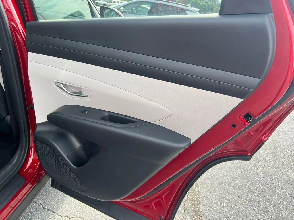 Used 2025 Red Hyundai SEL Convenience image 16