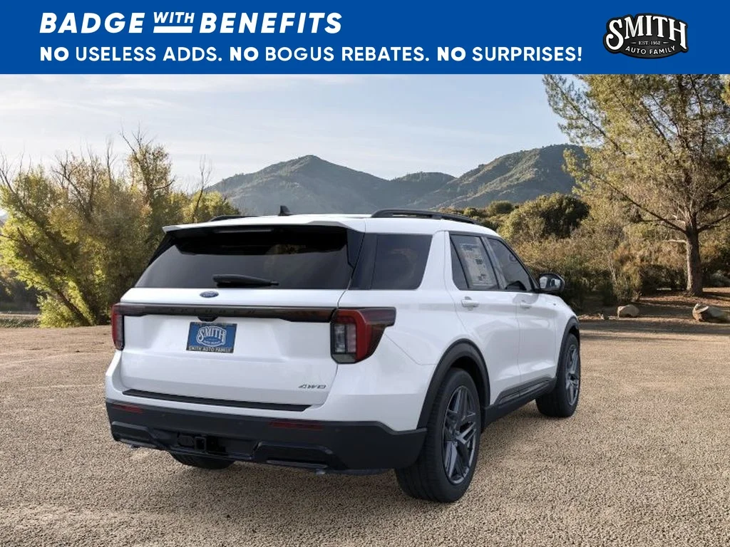 New 2026 Star White Metallic Tri-Coat Ford ST-Line image 9