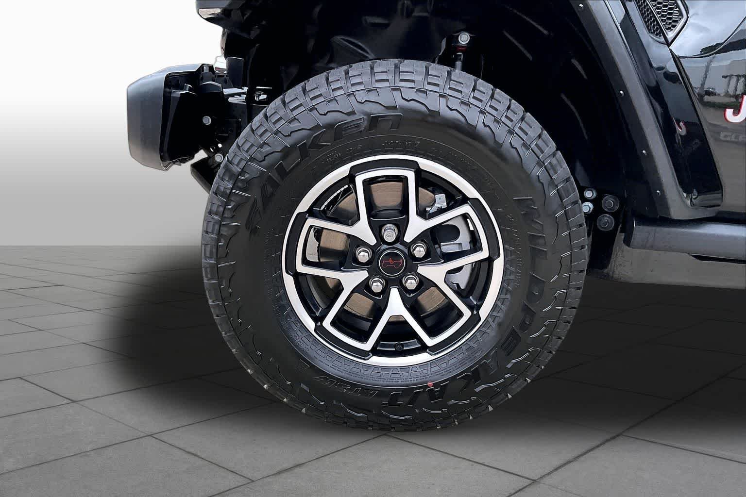 New 2026 Black Clear-Coat Exterior Paint Jeep Rubicon image 11