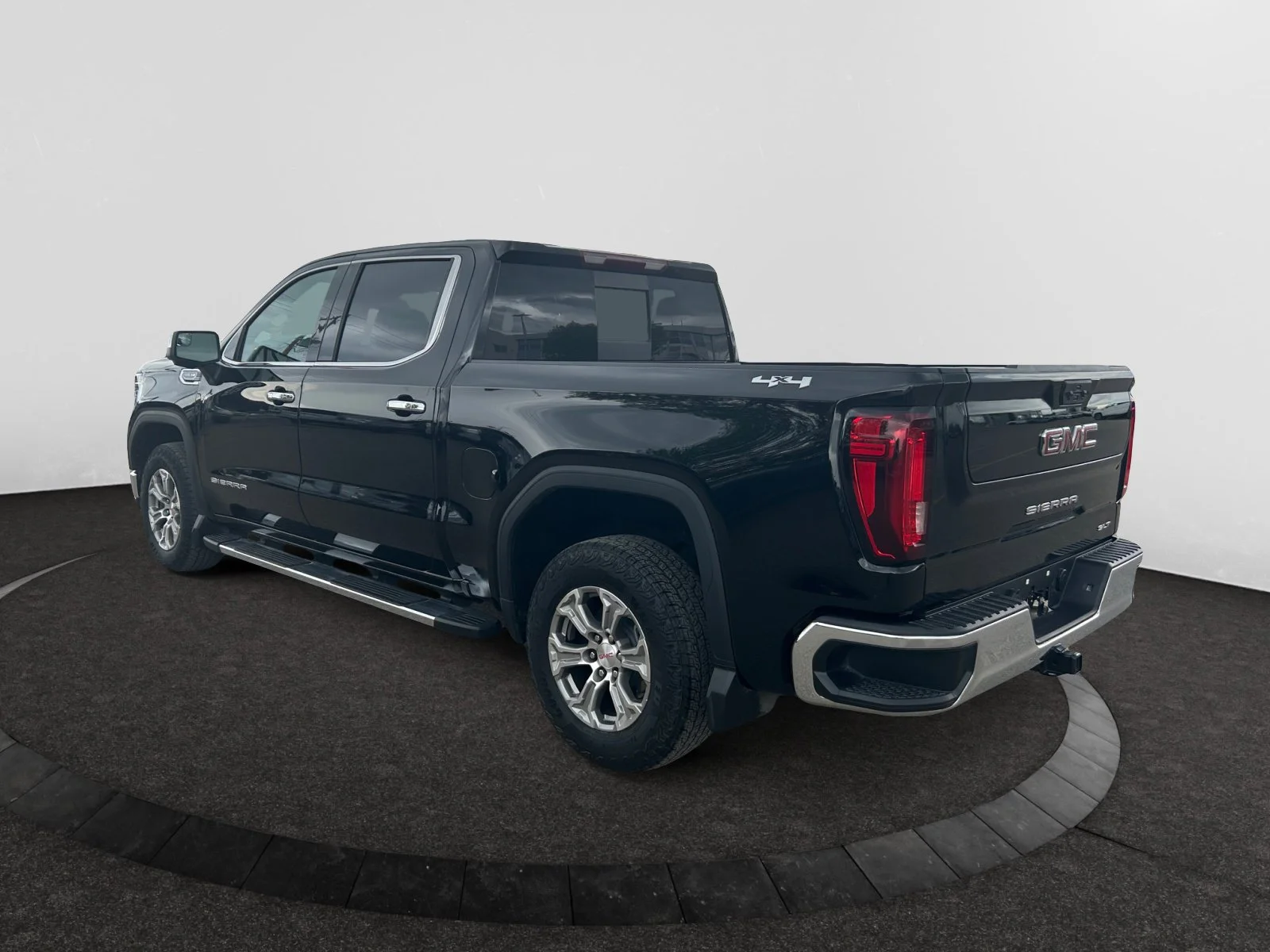 Used 2025 Black GMC SLT Crew Cab image 3