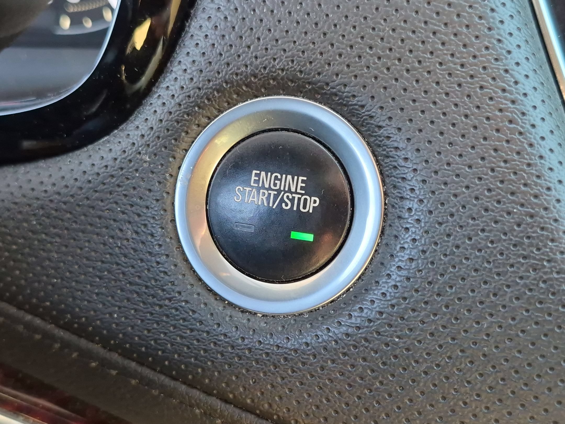 Used 2019 CRYSTAL WHITE TRICOAT Cadillac Premium Luxury FWD image 27