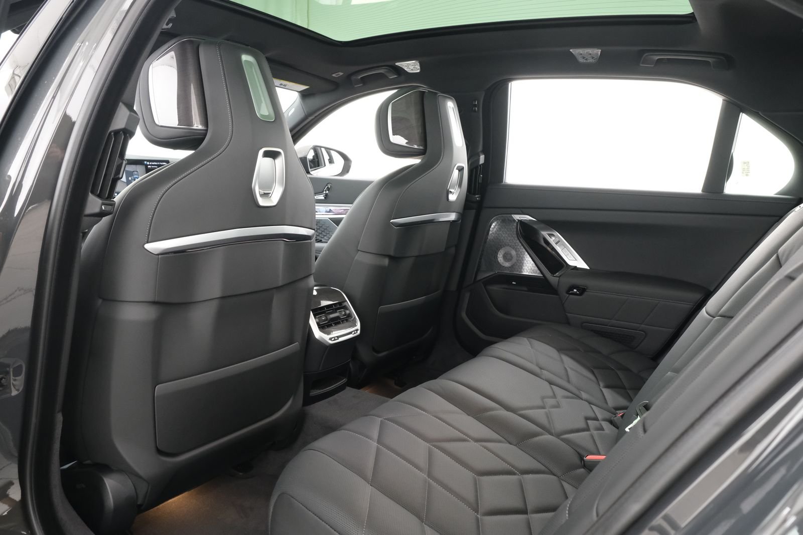 New 2026 Dravit Grey Metallic BMW 760i xDrive image 33