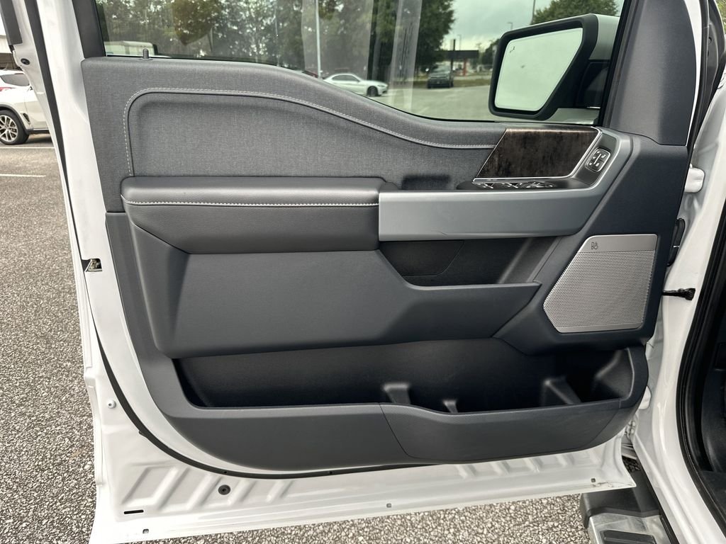 Used 2022 White Ford Lariat image 11