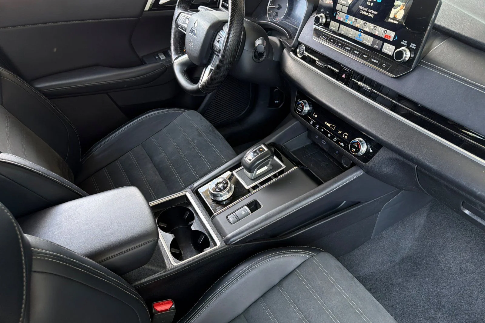 Used 2024  Mitsubishi SE image 19