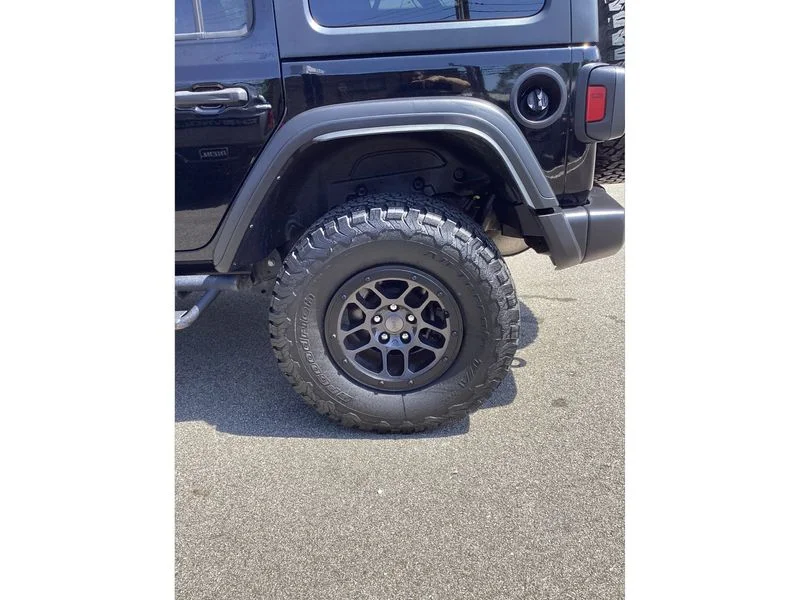 Used 2023 Black Jeep Sport S image 26