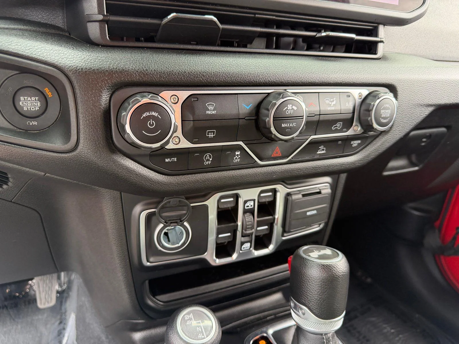 Used 2024 Red Jeep Sport S image 31