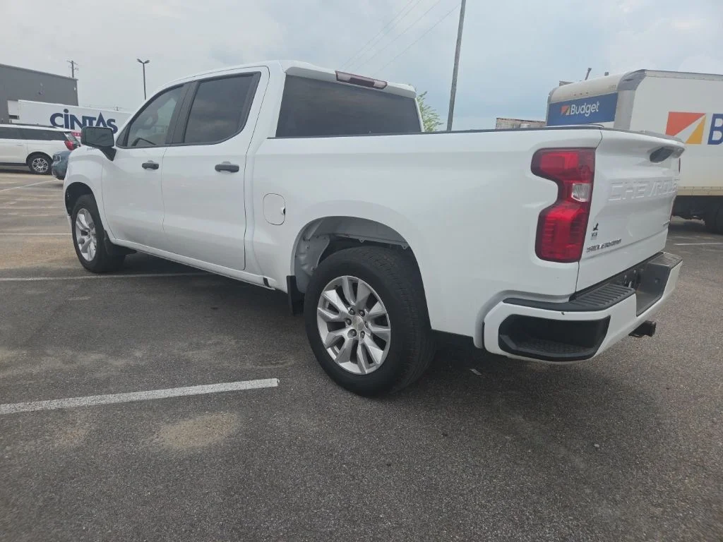 Used 2022 White Chevrolet Custom image 8
