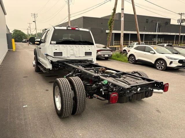 New 2026 Oxford White Ford F-450® XLT image 32