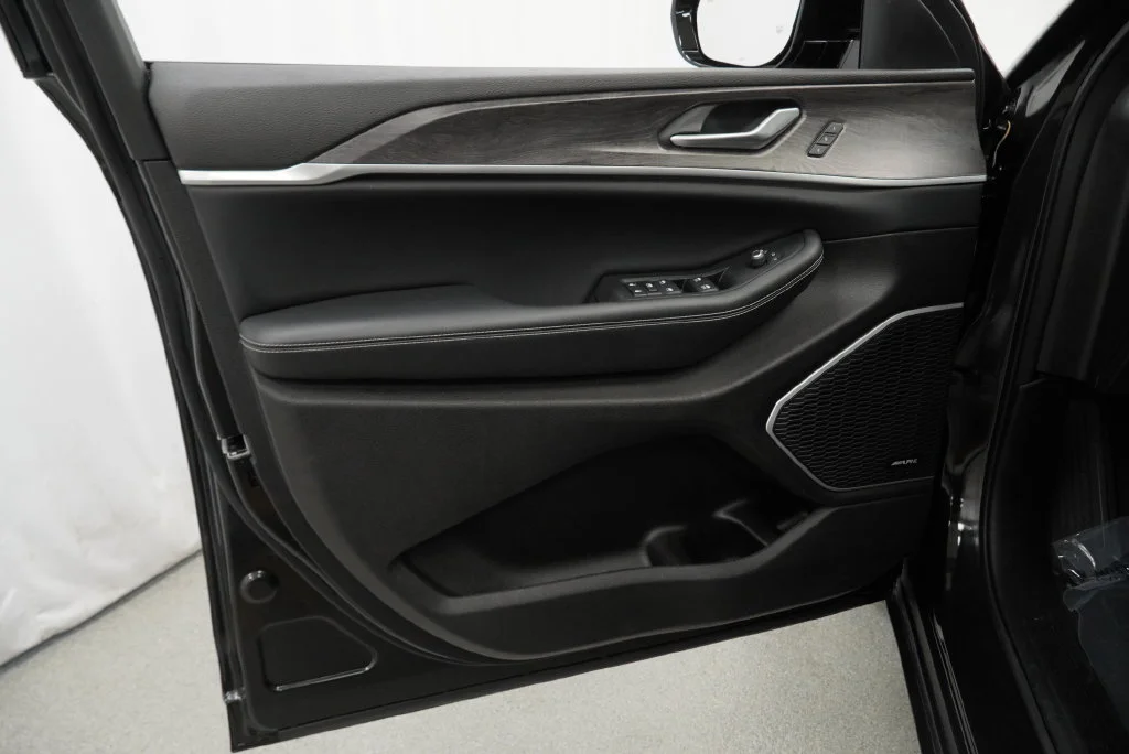 Used 2023  Jeep 4xe image 36