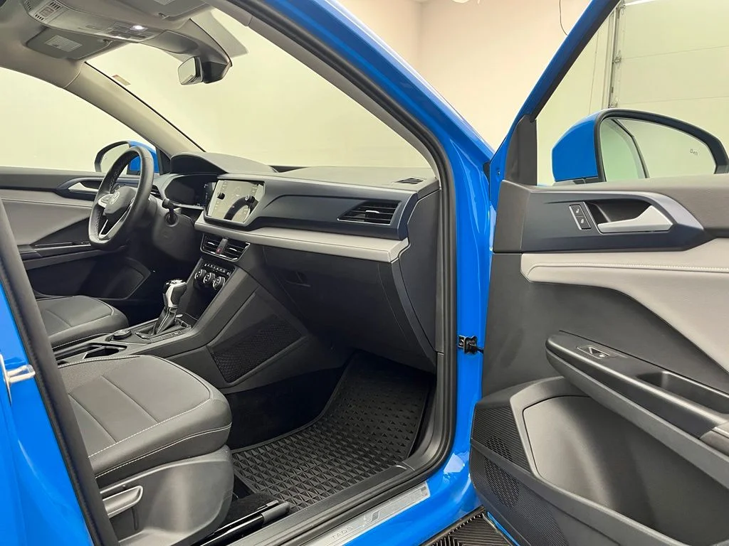 Used 2024 Blue Volkswagen 1.5T SE image 32