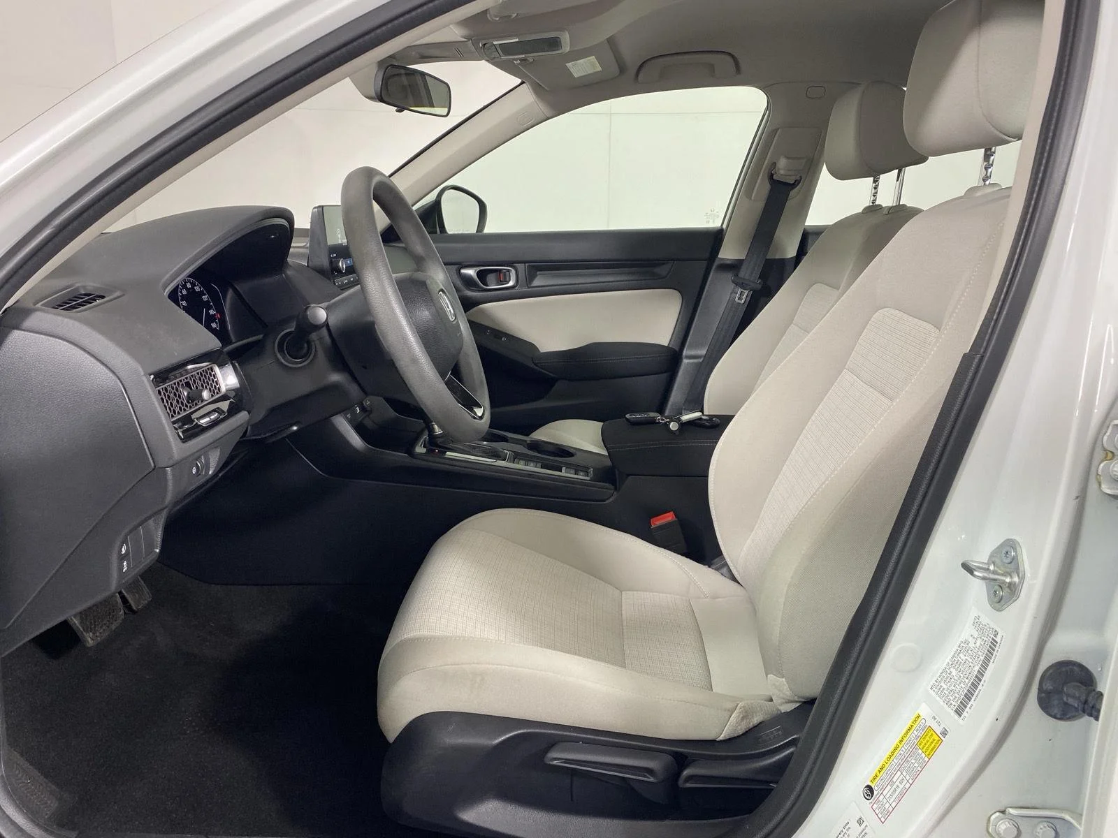 Used 2023 Platinum White Pearl Honda LX image 12