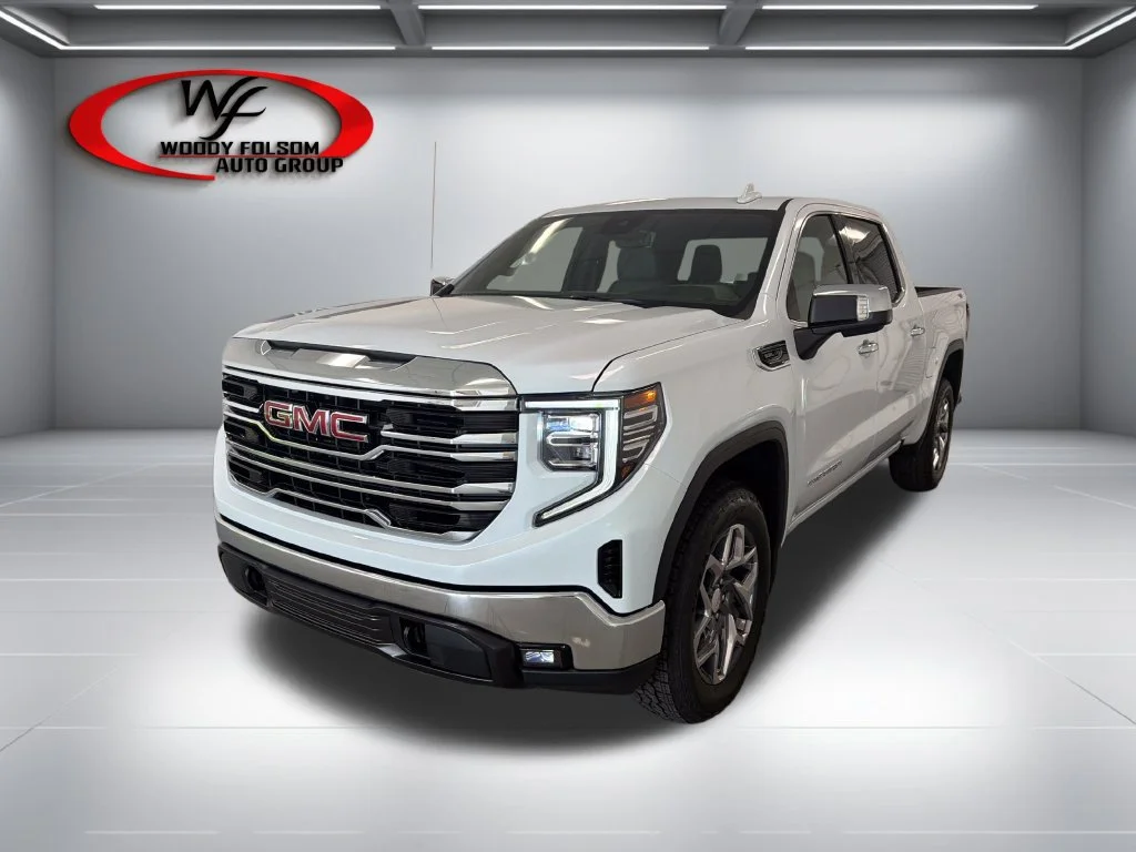 New 2026 Glacier White Tricoat GMC SLT image 3
