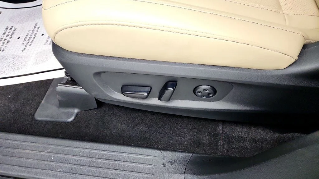 Used 2025 Majestic White INFINITI LUXE AWD image 12
