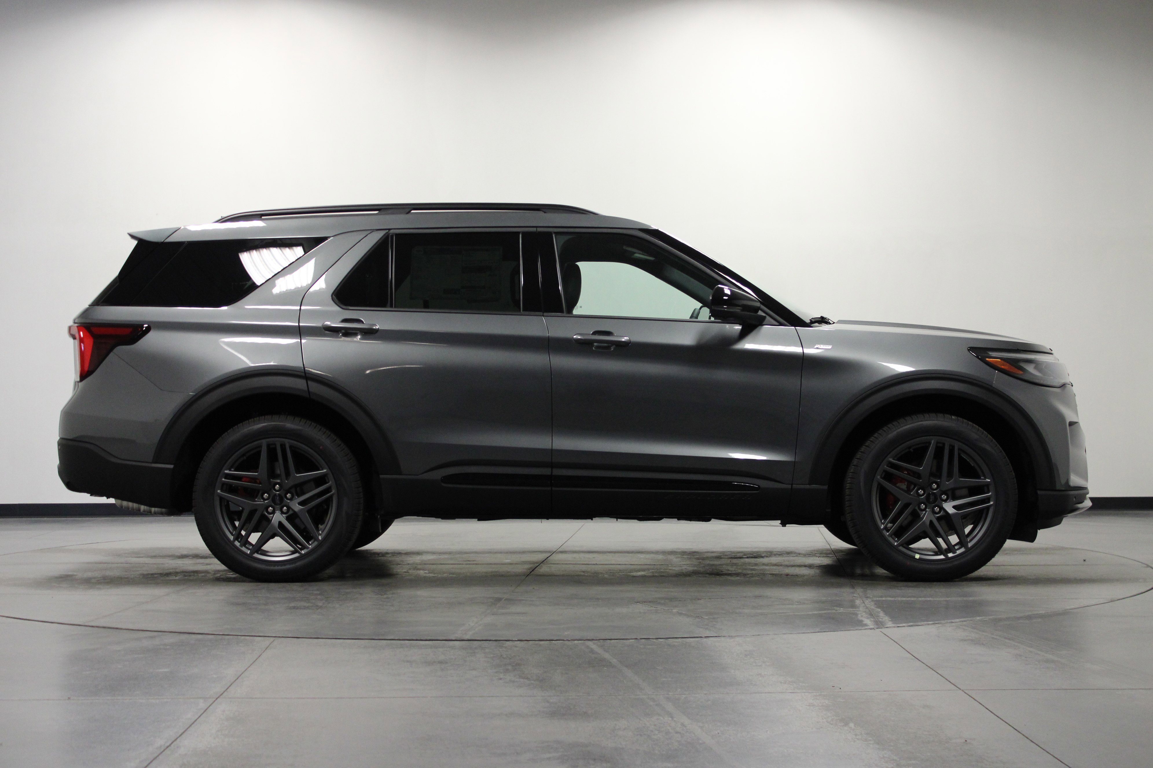 New 2026 Carbonized Gray Metallic Ford ST-Line image 3
