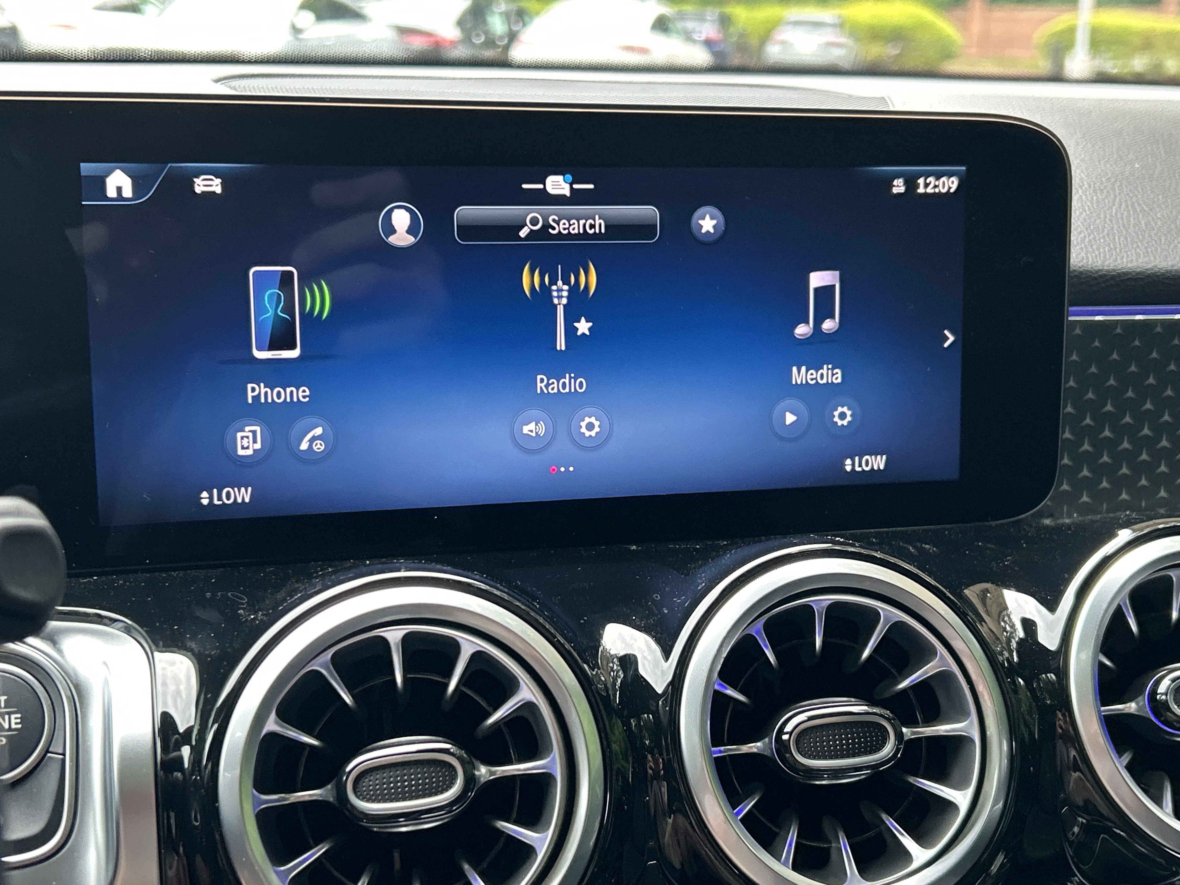 New 2026 Polar White Mercedes-Benz GLB 250 4MATIC® SUV image 36