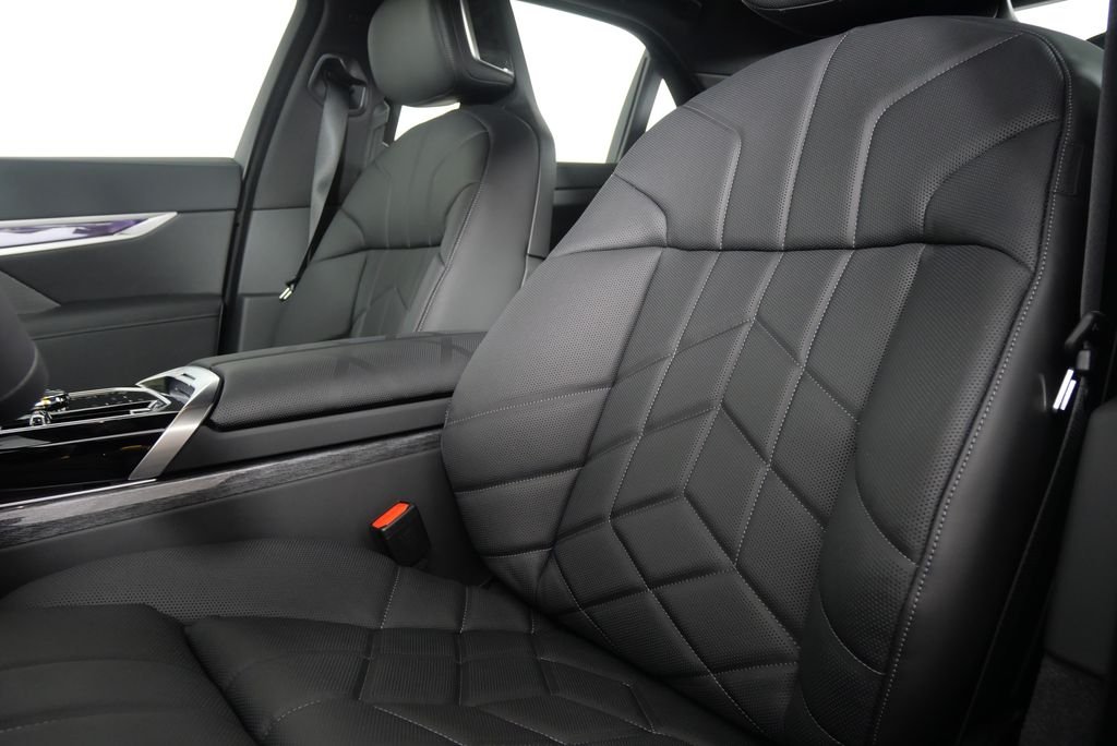 2025 BMW i7 50 - Photo 10