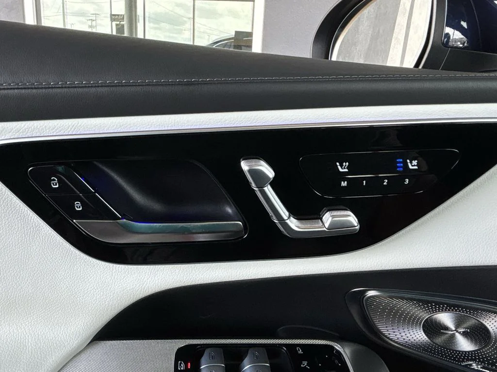 Used 2024 Blue Mercedes-Benz GLC 300 image 22