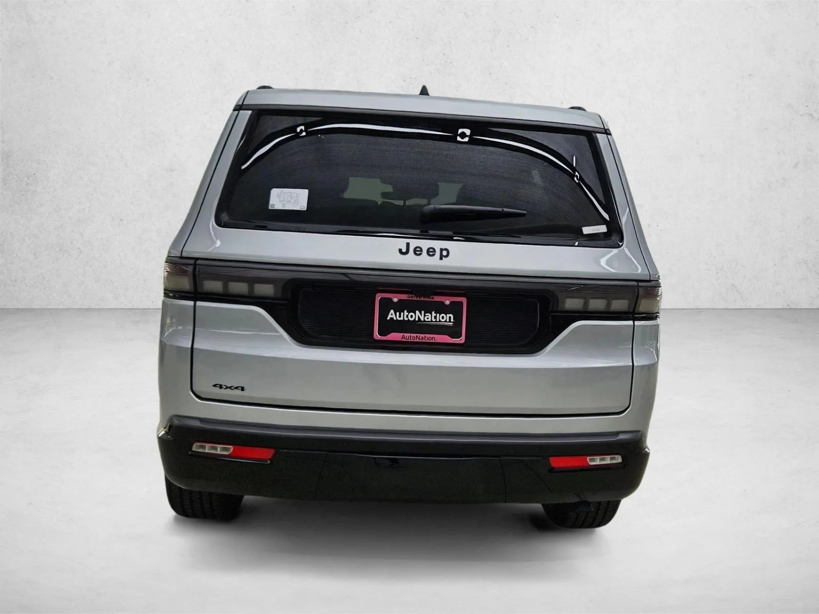 New 2026 Silver-Zynith Exterior Paint Jeep Limited Altitude image 8