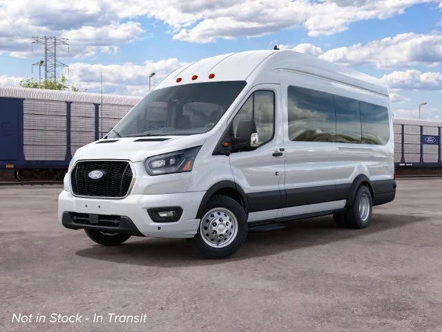 New 2027 Oxford White Ford XLT image 2