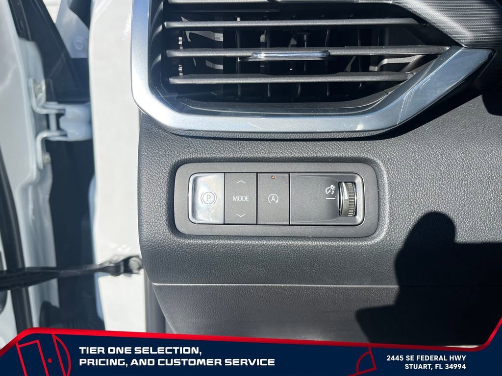 New 2026 Summit White GMC Elevation image 25