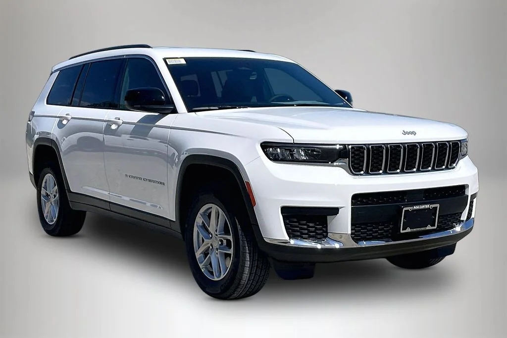 New 2026 Bright White Clear-Coat Exterior Paint Jeep Laredo image 1