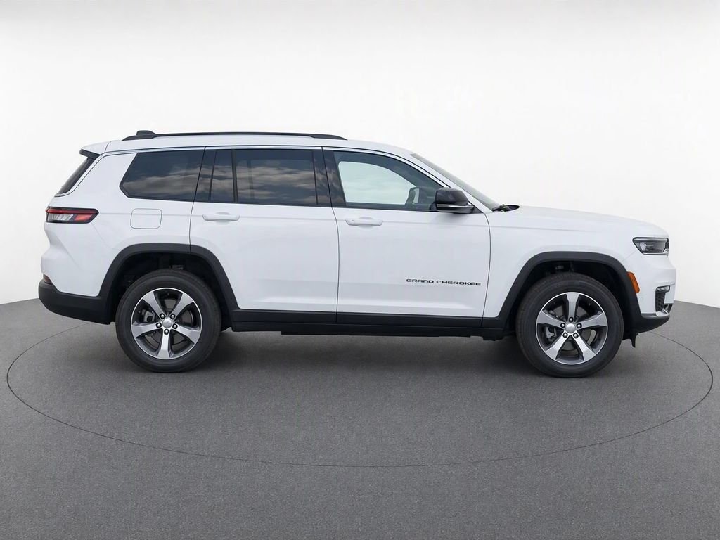 Used 2022 White Jeep Limited image 7