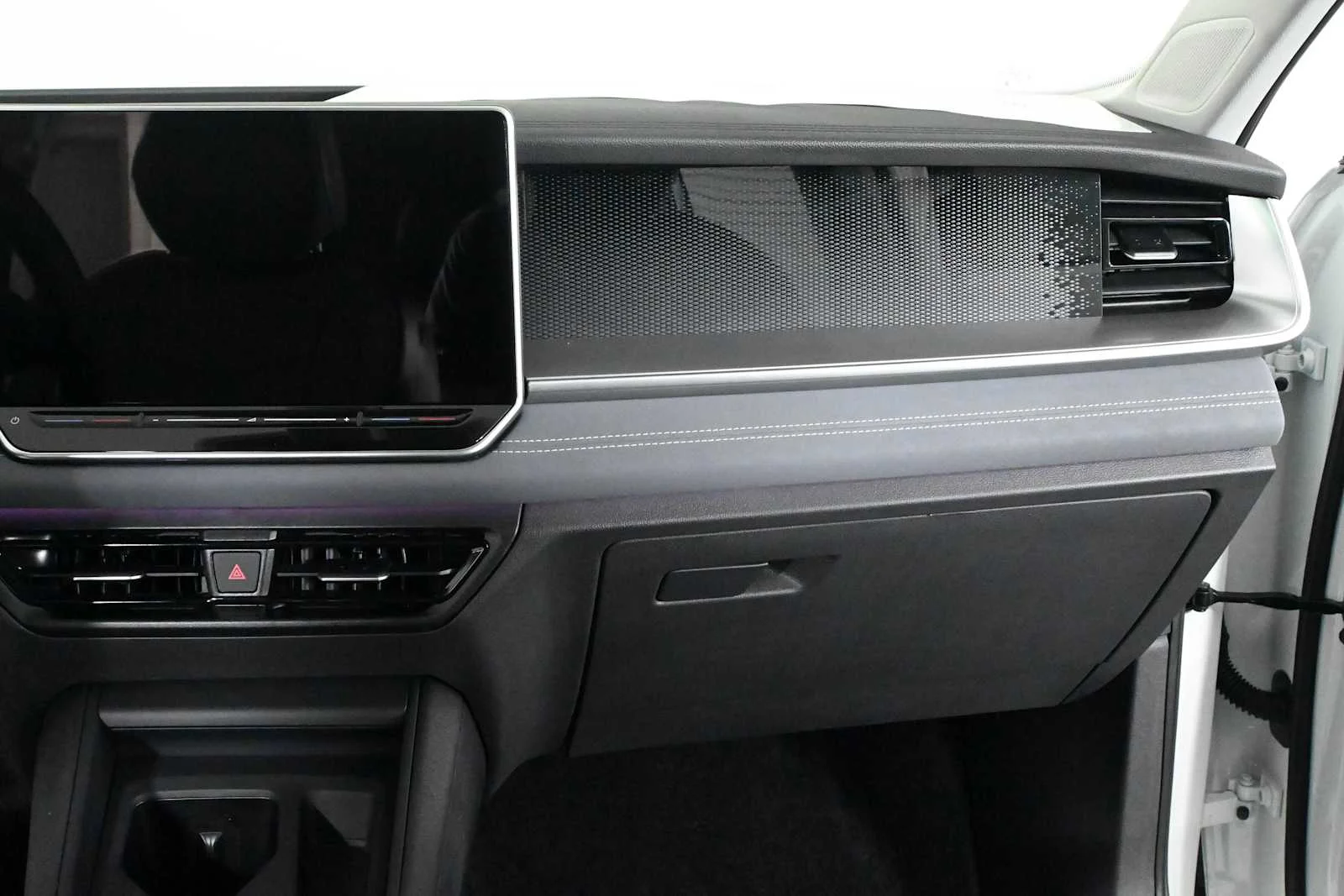 New 2026 Pure White Volkswagen SE image 16