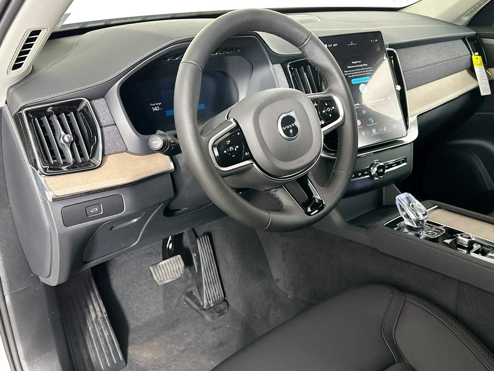 Used 2025 Crystal White Volvo Plus image 9