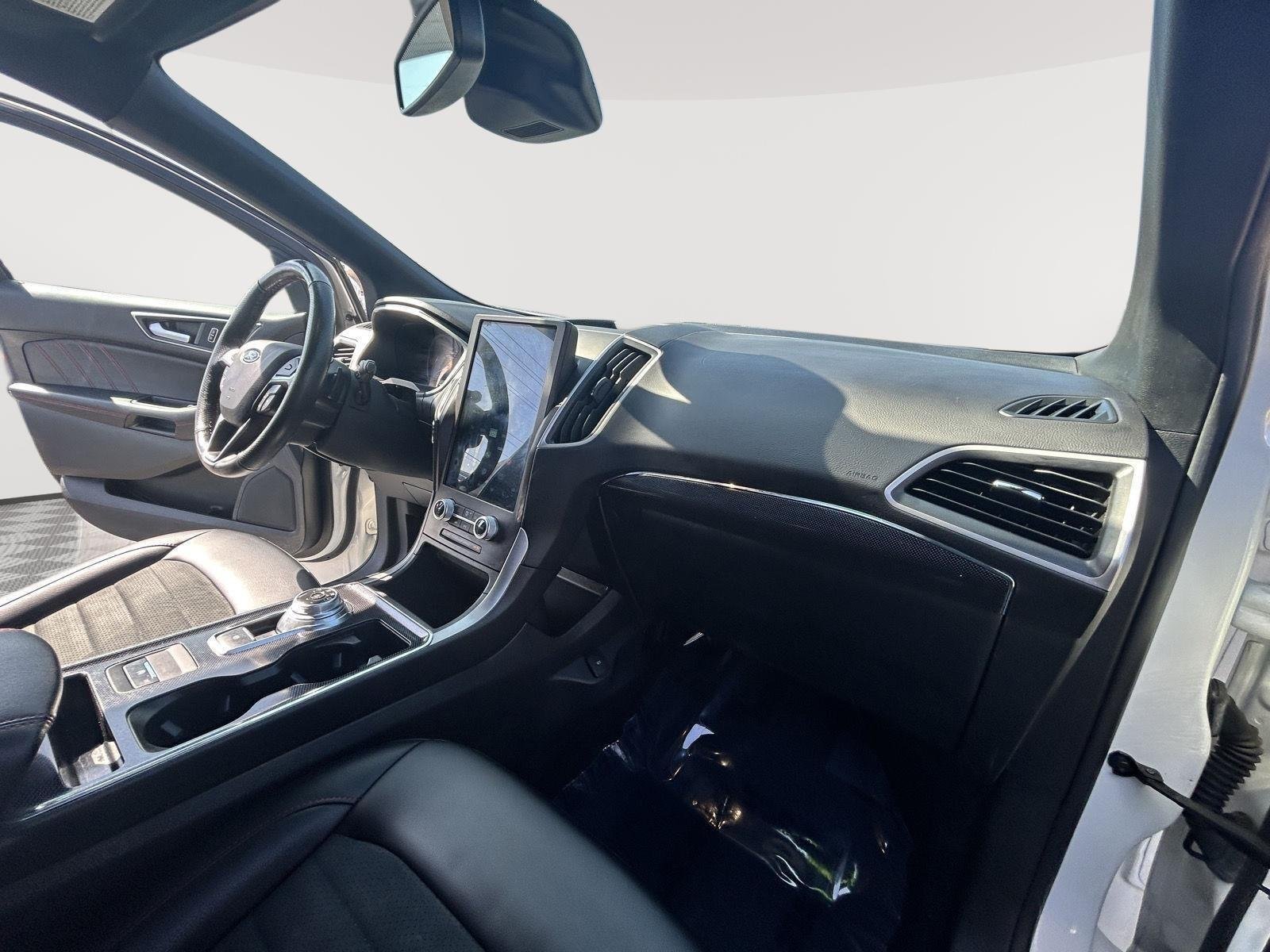 Used 2021 Star White Metallic Tri-Coat Ford ST-Line image 19