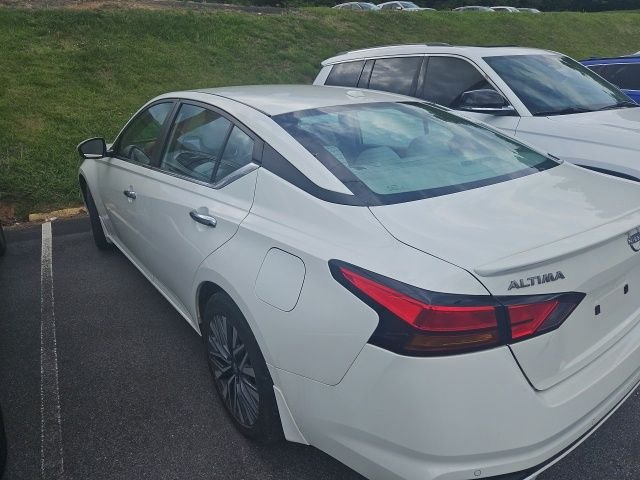Used 2023 White Nissan 2.5 SV image 6