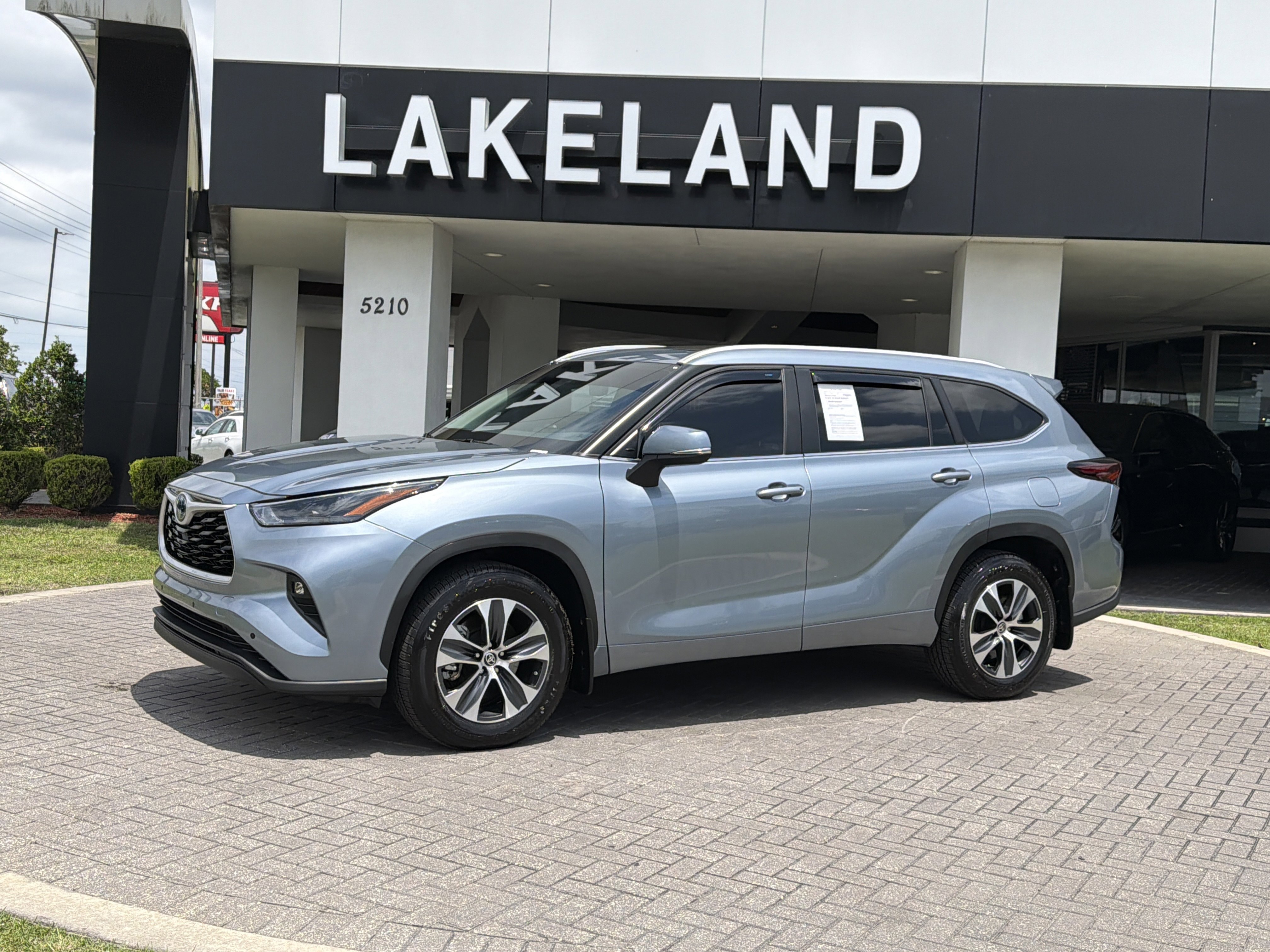 Used 2024 Moon Dust Toyota XLE image 2